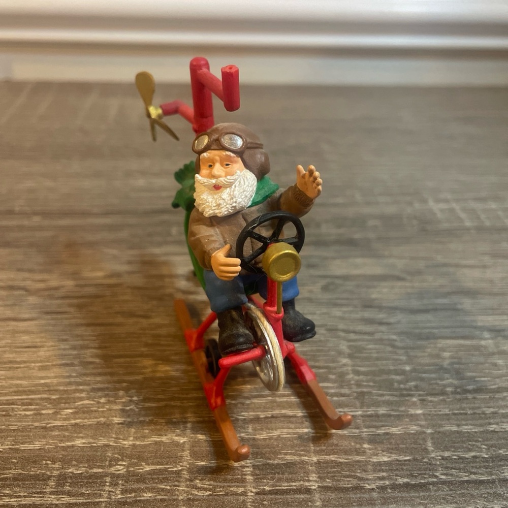 Santa's Flying Machine Hallmark Keepsake Ornament 1998 Vintage..(#20)